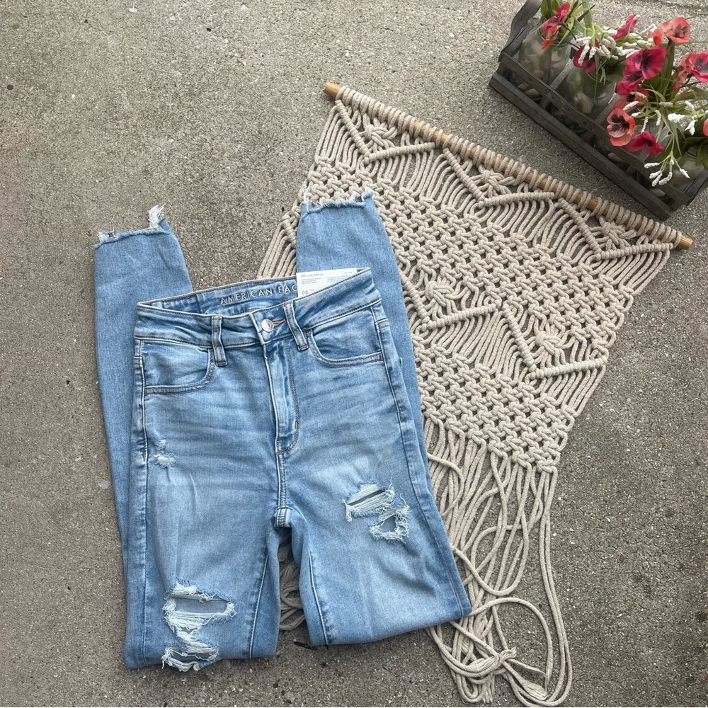 NWT American Eagle High Rise Distressed Jeans Size 00